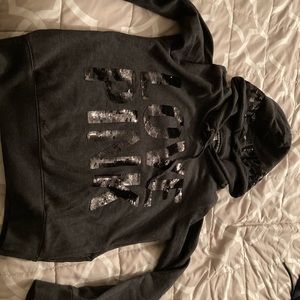 Donating tomorrow 
⚡️VS PINK HOODIE with Pockets!